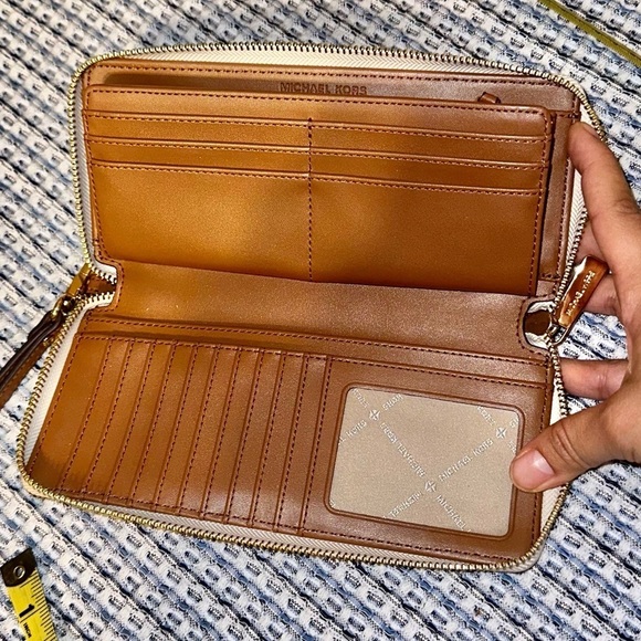 LARGE WALLET Michael Kors Wallet Wristlet logo clutch continental monogram bag - Picture 5 of 17